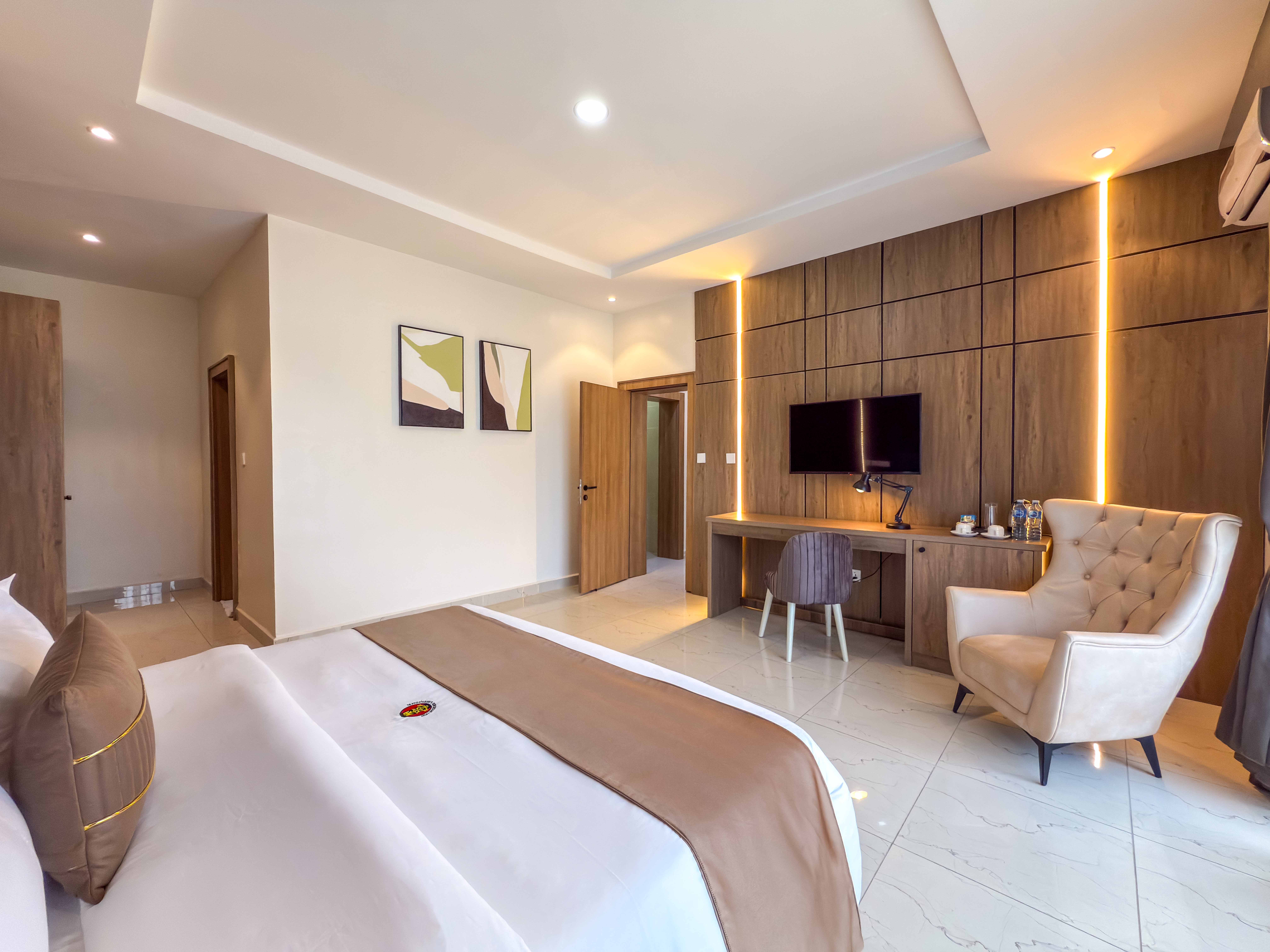 Executive Suite - Image 5